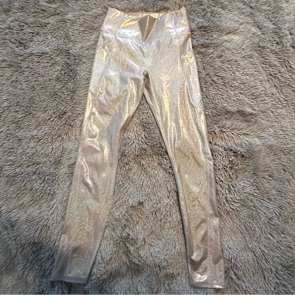 Fabletics SET: Sports Bra/Crop (small) + Legging (Medium) in reflective silver - Picture 6 of 7